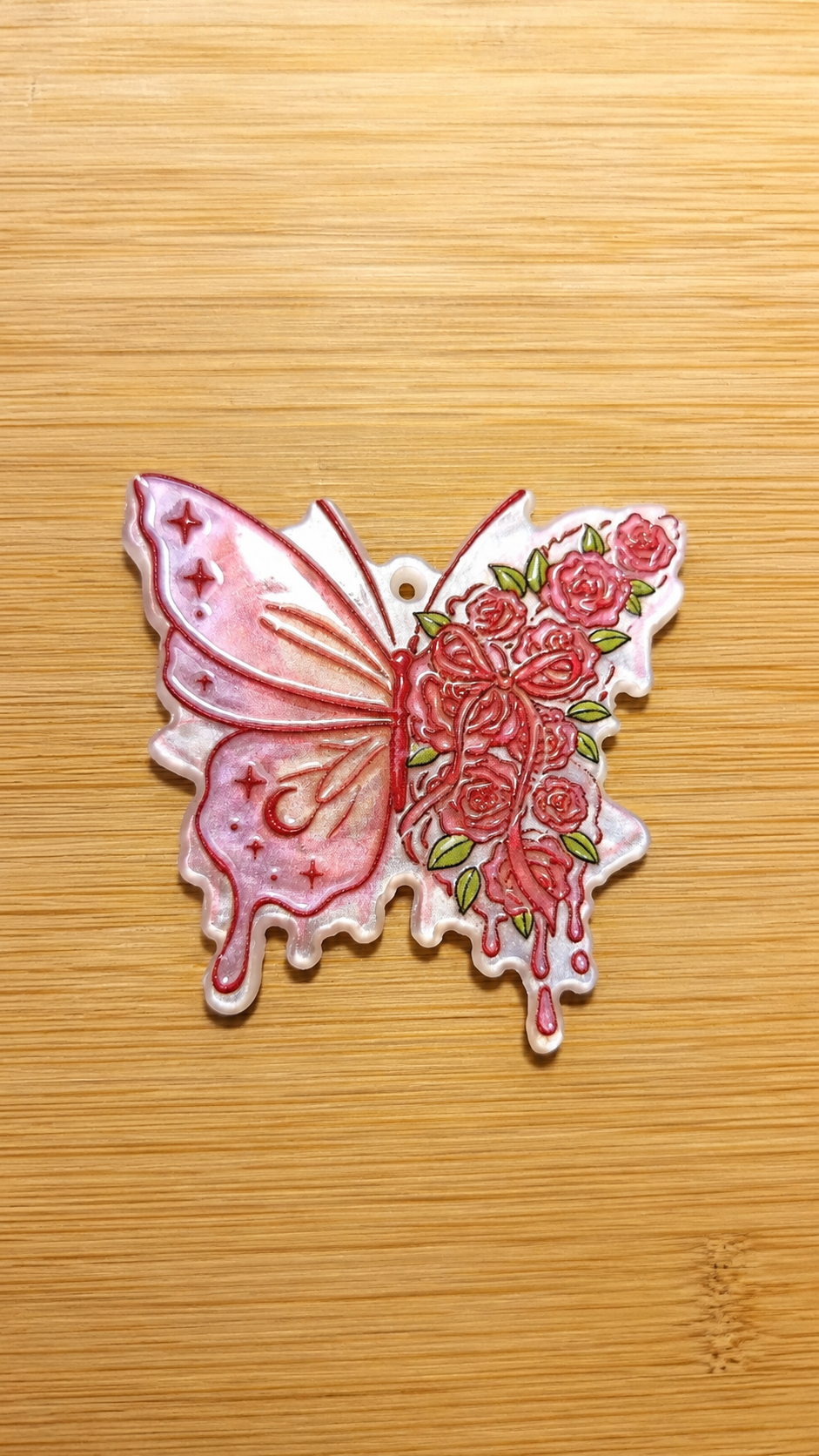 Acrílico mariposa con rosas.