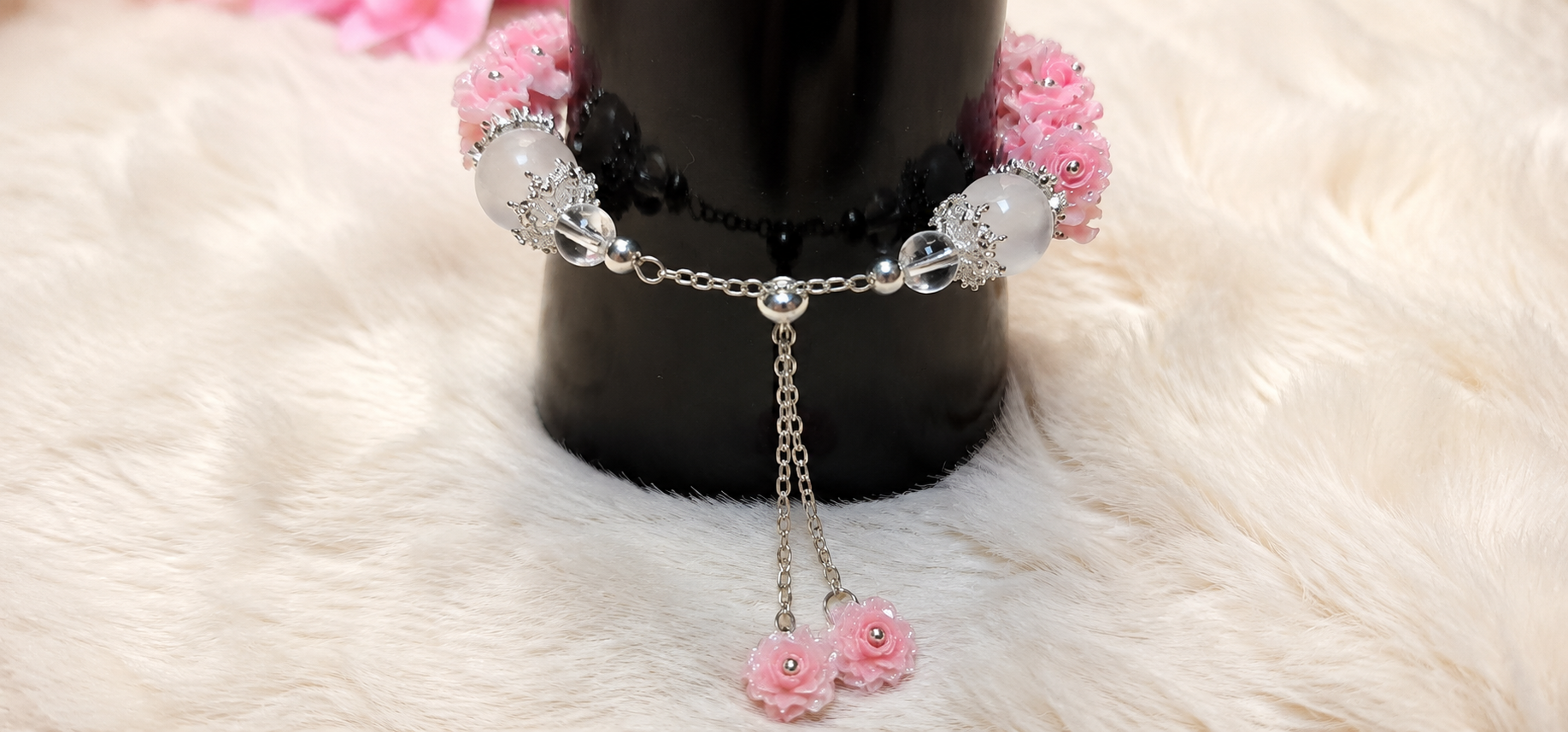 Pulsera de tonos claros