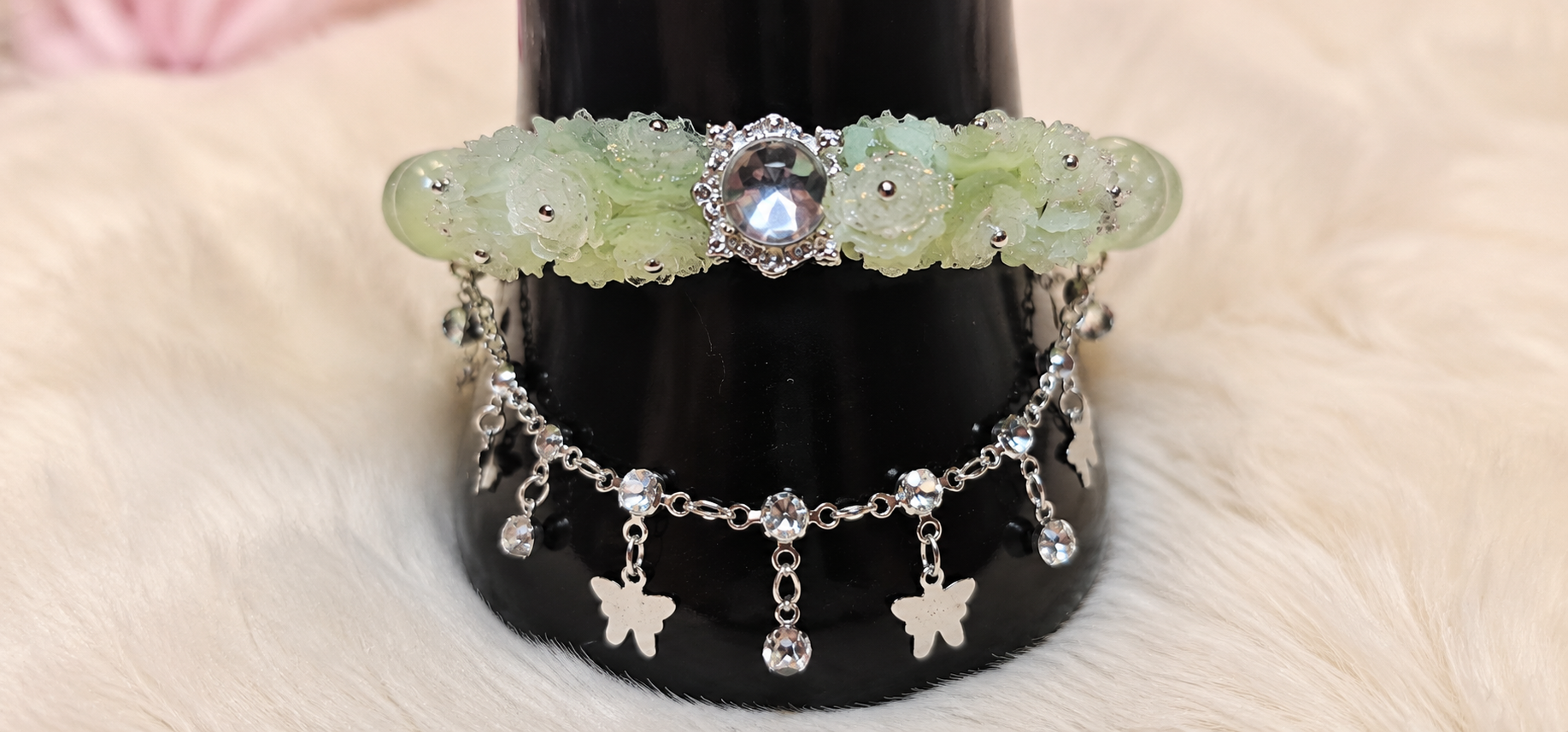 Pulsera de flores color verde claro