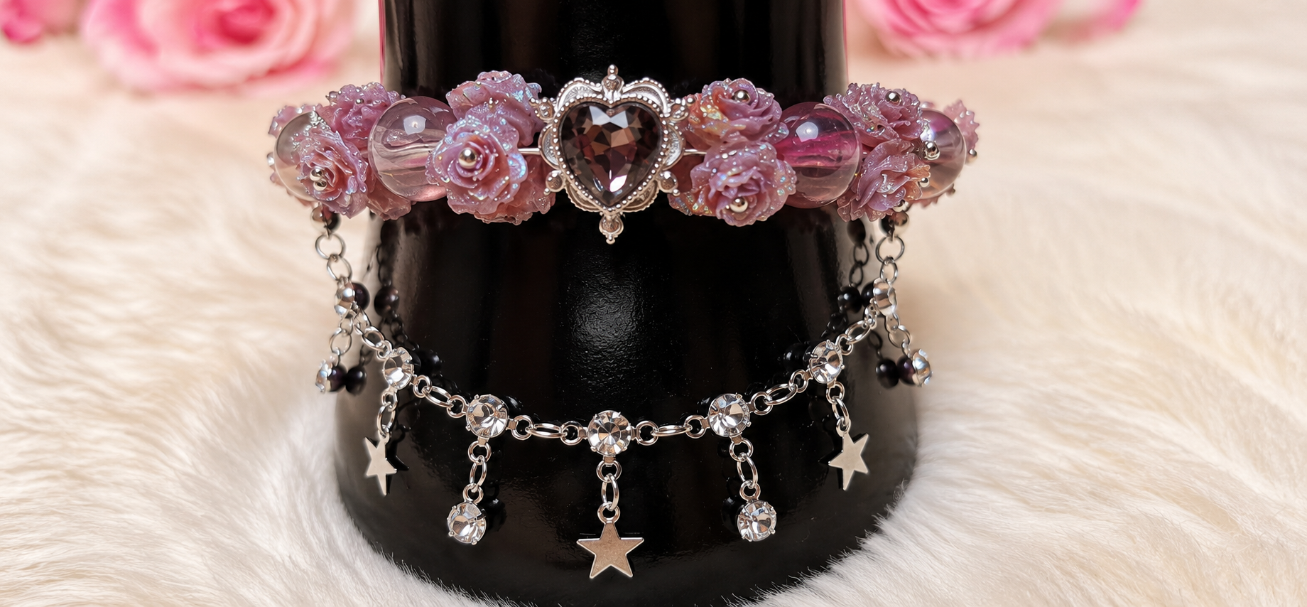 Pulsera de flores con corazón rosa