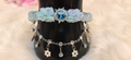 Pulsera de flores azul claro