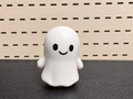 Figura decorativa de fantasma blanco sonriente