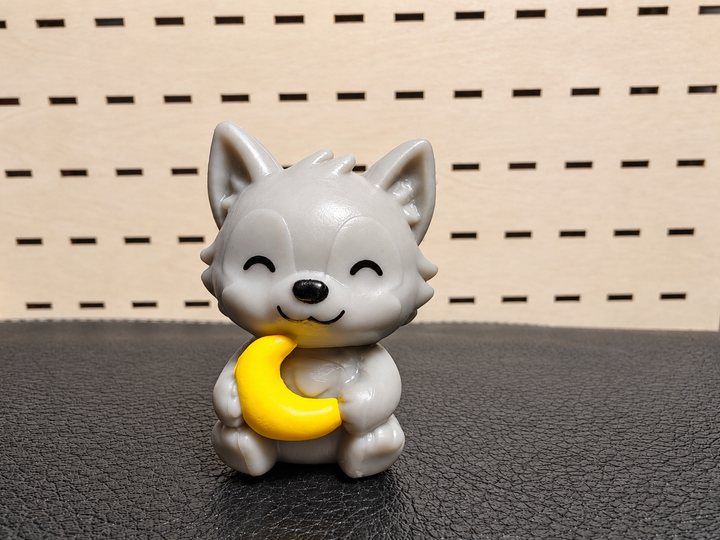 Figura gatito gris con luna
