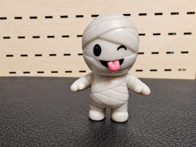 Figura decorativa de momia blanca de Halloween