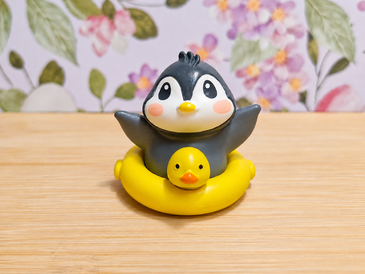 Figura pingüino con flotador de patito