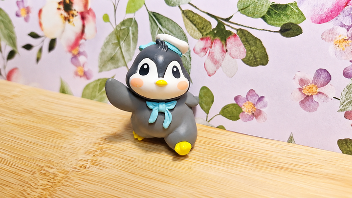 Figura pingüino marinero