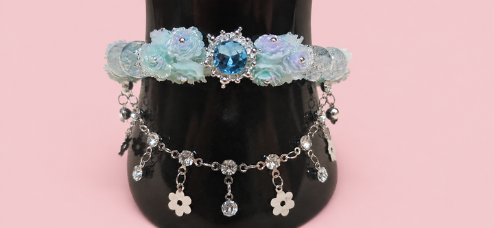 Pulsera de flores azul claro