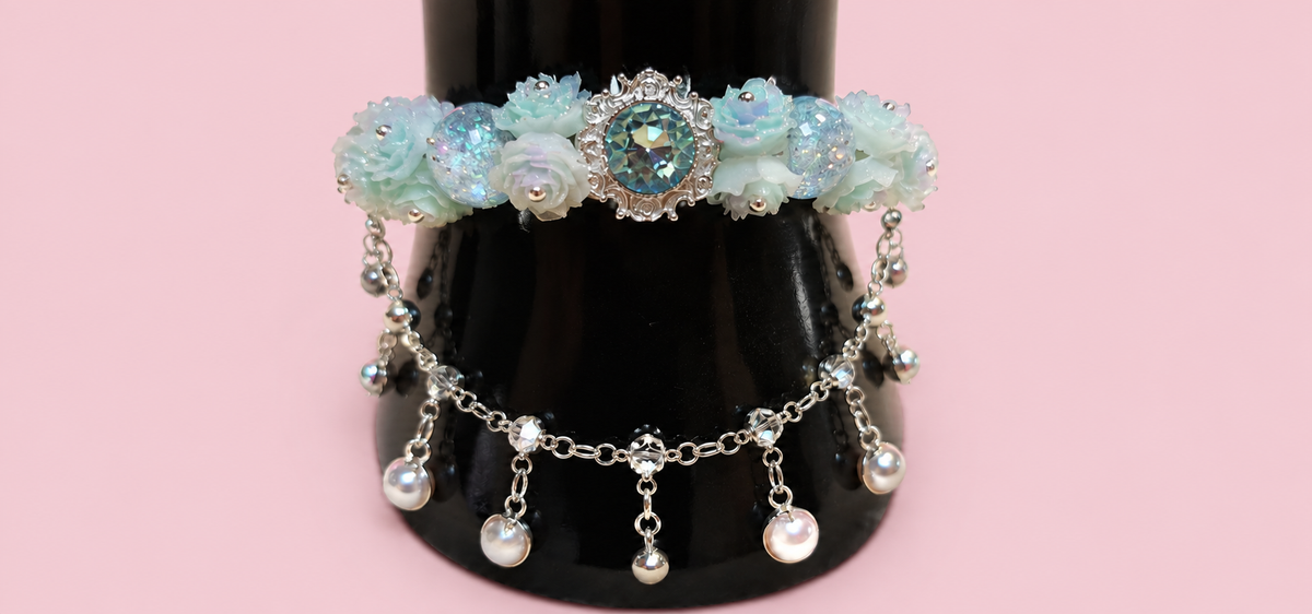 Pulsera de flores azul claro
