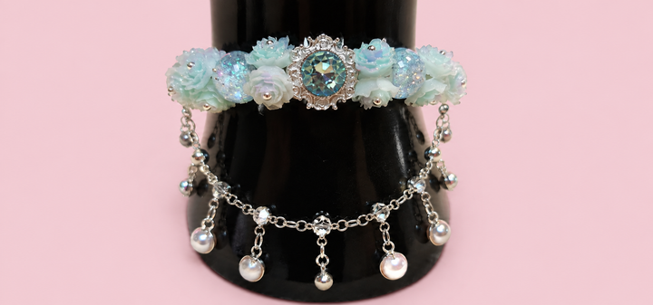 Pulsera de flores azul claro