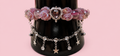 Pulsera de flores con corazón rosa