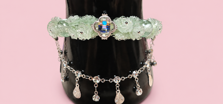 Pulsera de flores con trébol