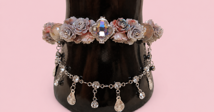 Pulsera de flores con trébol