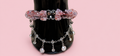 Pulsera de flores rosa con mariposa